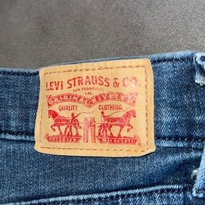 Levi’s size 28, skinny jeans